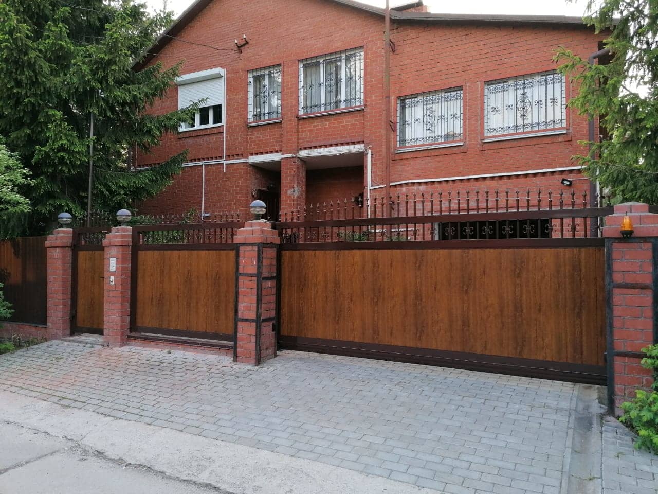 Уличные ворота DoorHan в Чебоксарах с установкой