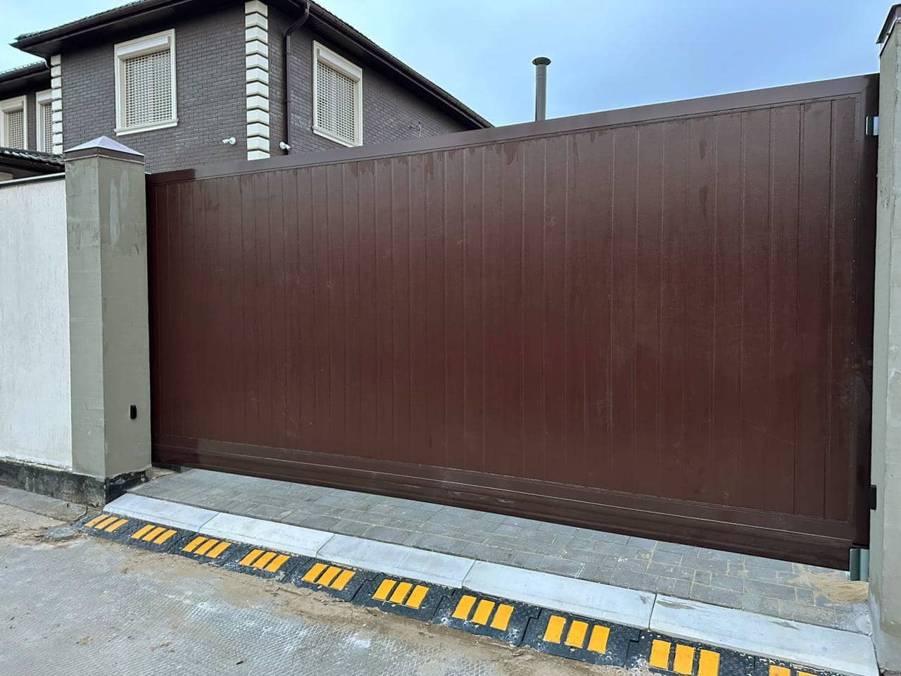 Уличные ворота DoorHan в Чебоксарах с установкой