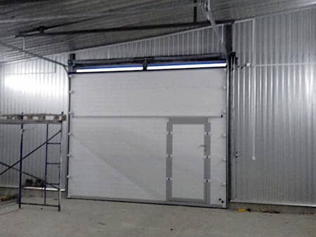 Подъемные ворота с калиткой для гаража в Чебоксарах